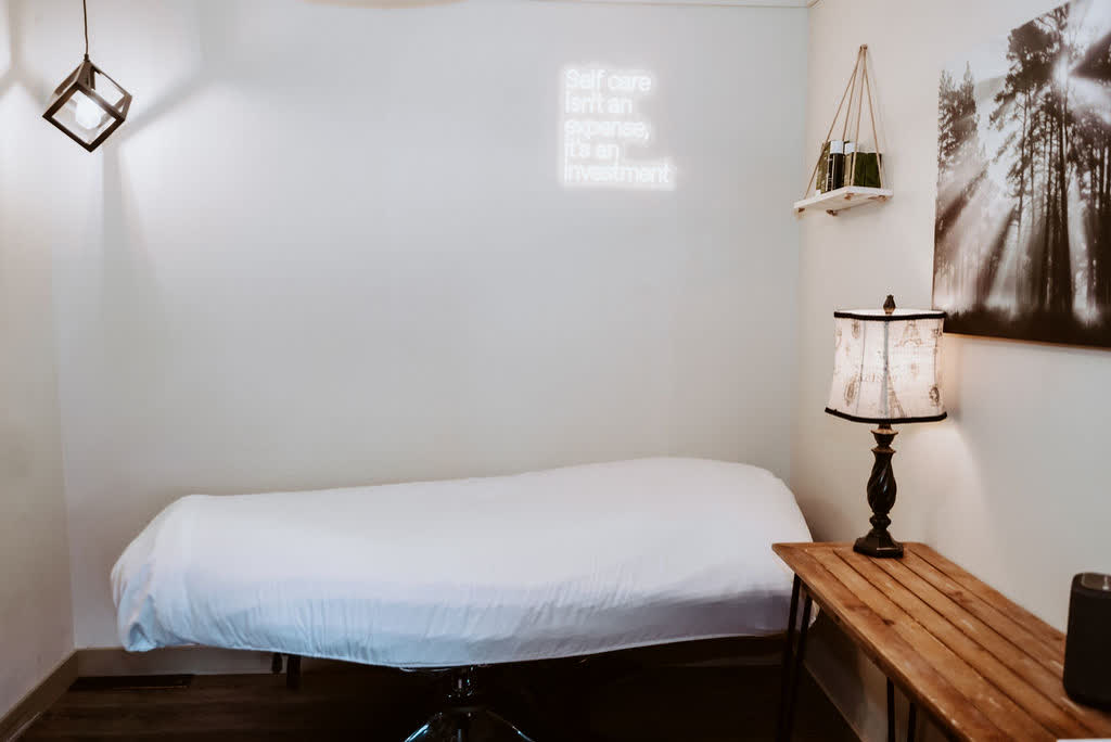 Treatment room with lamp and wall sign
